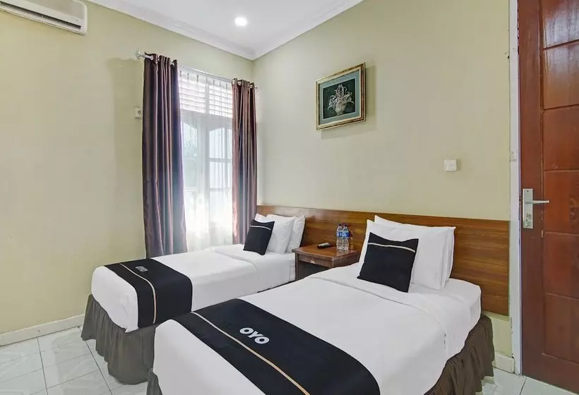 ホテル Shafira Syariah By Oyo Rooms