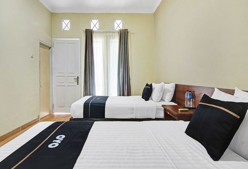 فندق Shafira Syariah By Oyo Rooms