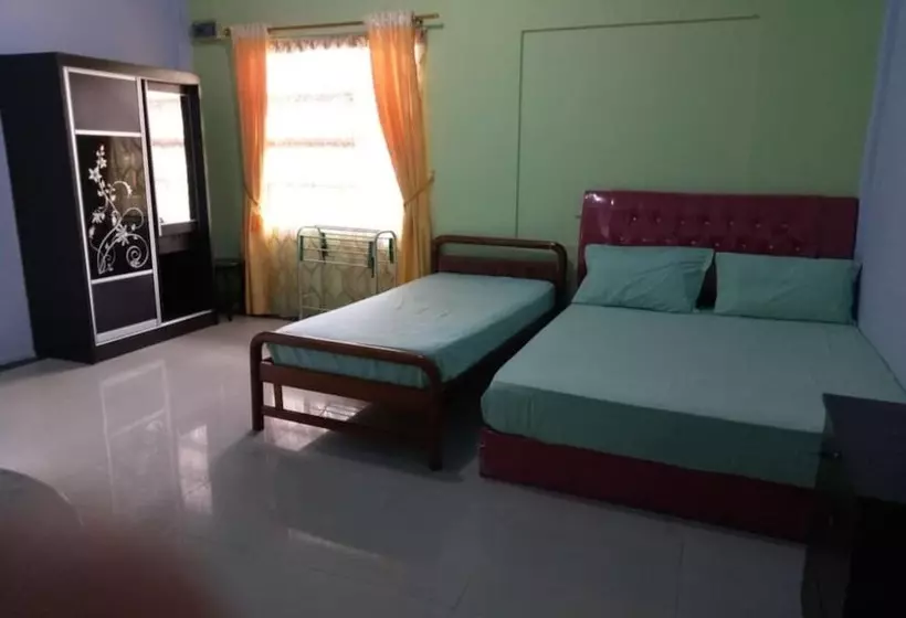 Hotelli Tachi Stay Guesthouse Syariah