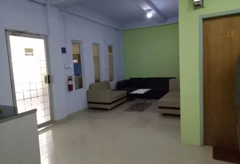 Hotelli Tachi Stay Guesthouse Syariah