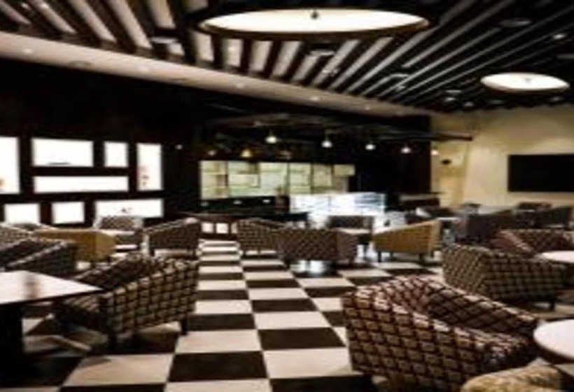 Отель The Roman Park