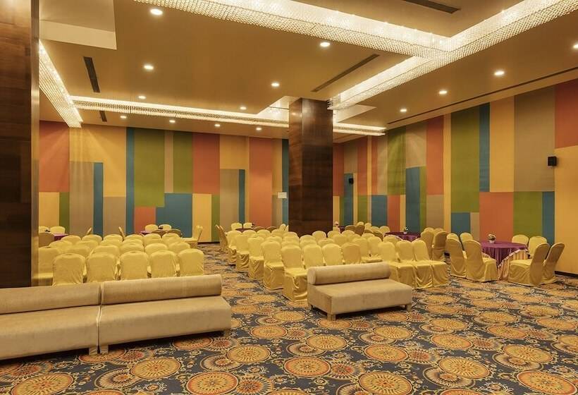 Отель The Roman Park