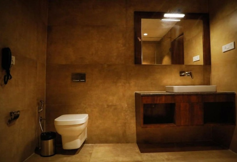 Отель The Roman Park