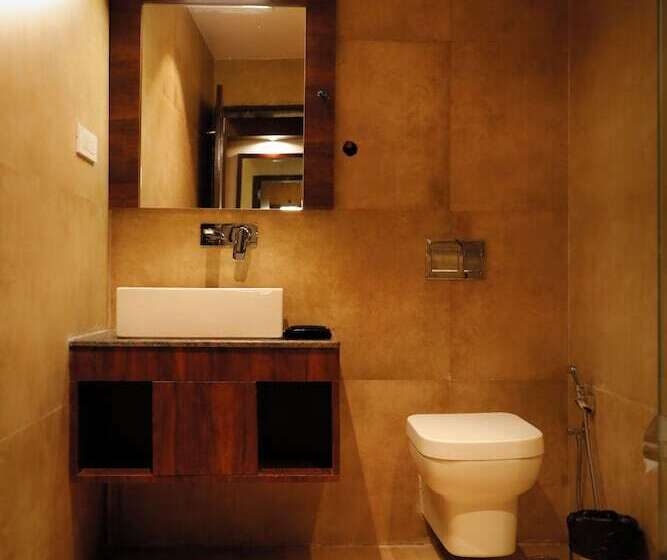 Отель The Roman Park