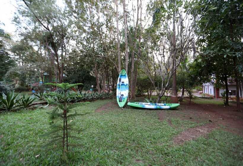 リゾートホテル Nature Trails Sajan, Vikramgad