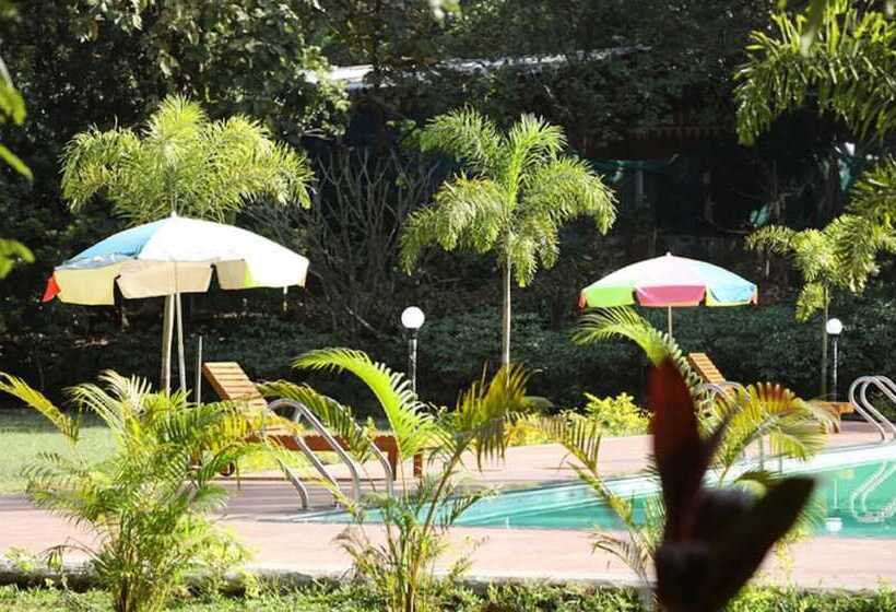 リゾートホテル Nature Trails Sajan, Vikramgad