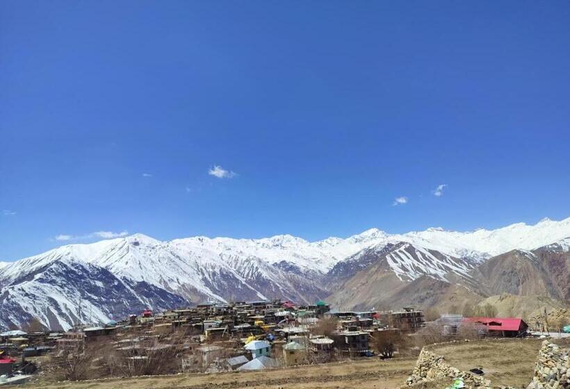 Albergue Lovon Hotel And Restaurant