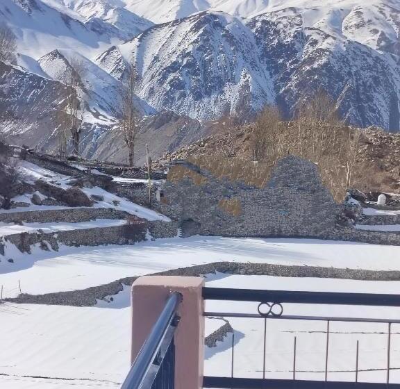 Albergue Lovon Hotel And Restaurant