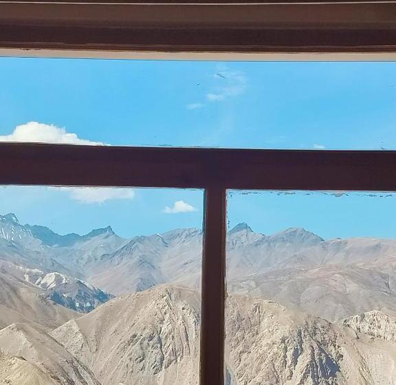 Albergue Lovon Hotel And Restaurant