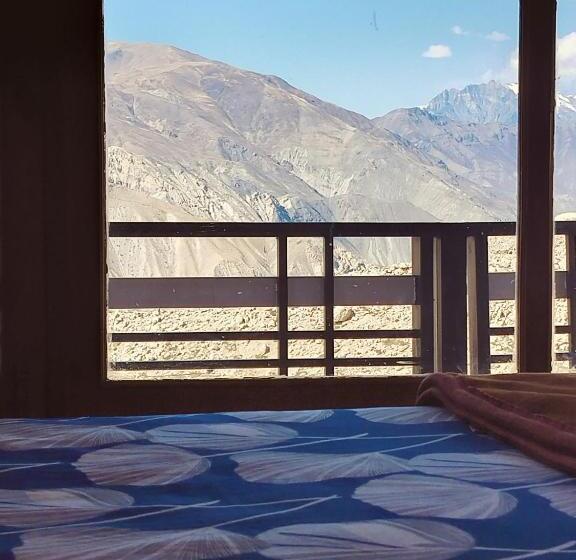 Albergue Lovon Hotel And Restaurant