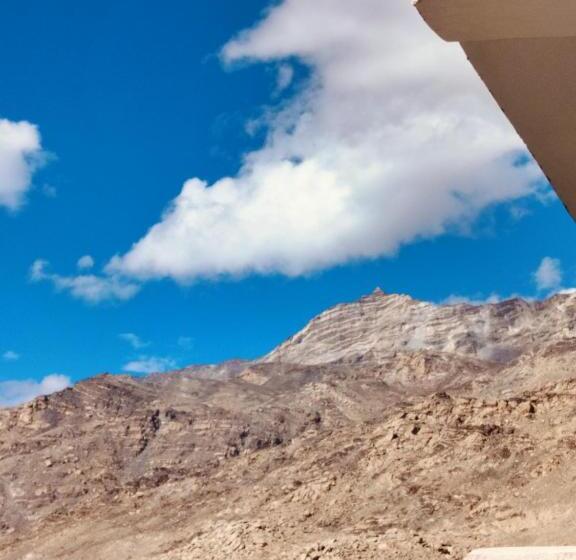 Albergue Lovon Hotel And Restaurant