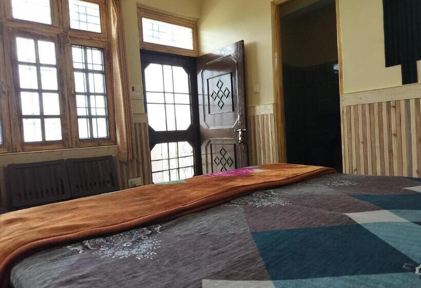 Albergue Lovon Hotel And Restaurant