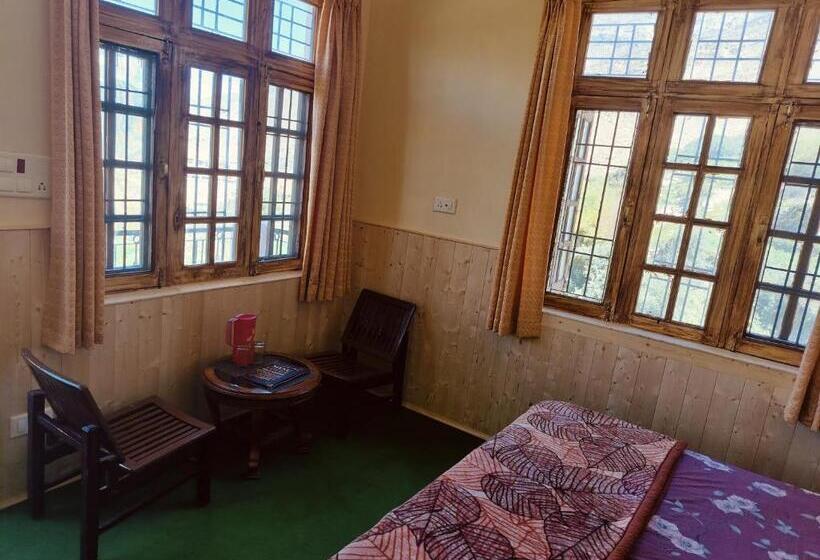 Albergue Lovon Hotel And Restaurant