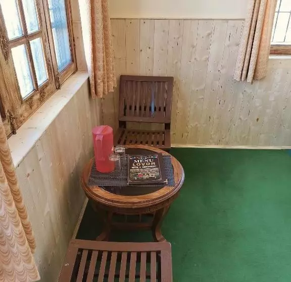 هاستل Lovon Hotel And Restaurant