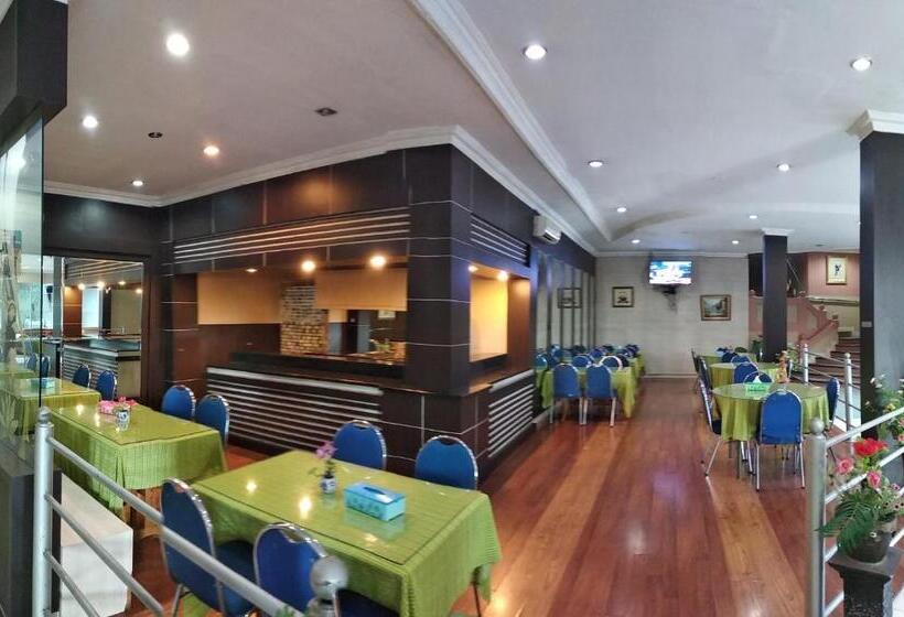 בית מלון כפרי Central City