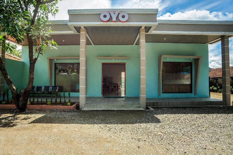 בית מלון כפרי Spot On 2974 Penginapan Roma 88