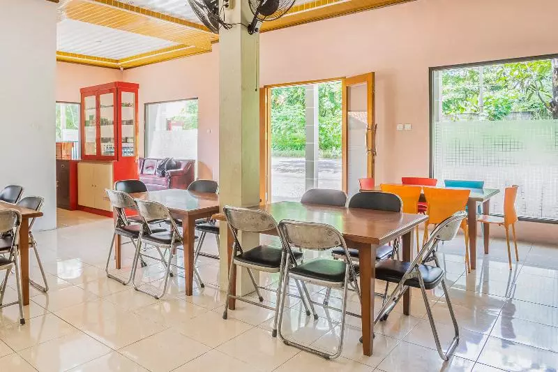 Hotelli Spot On 2974 Penginapan Roma 88