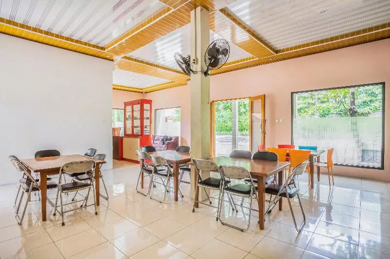 Hotelli Spot On 2974 Penginapan Roma 88