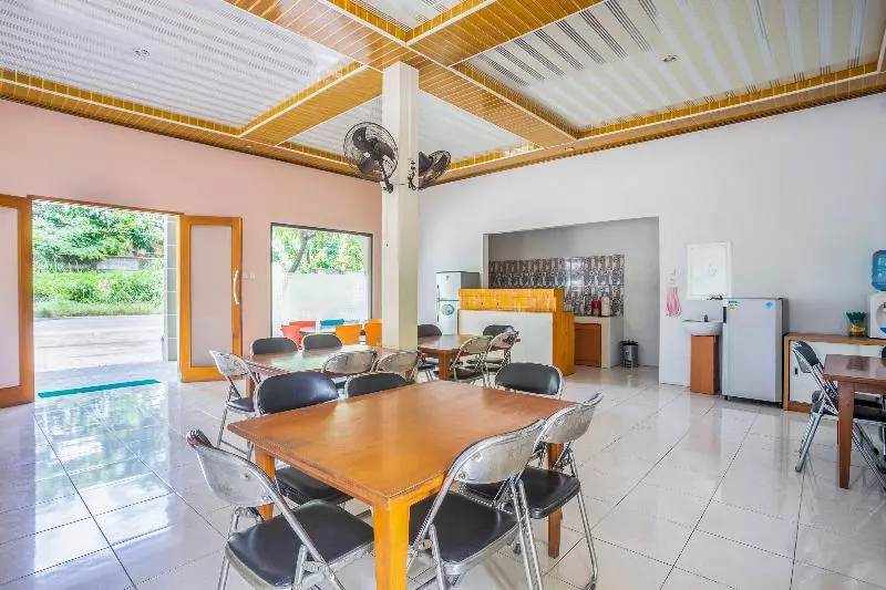 Hotelli Spot On 2974 Penginapan Roma 88