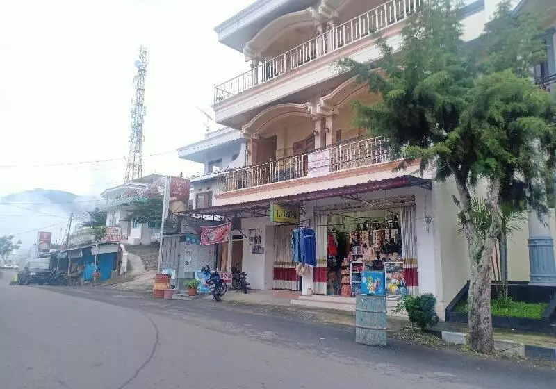 Hotelli Villa Al Barokah Syariah Family Mitra Reddoorz Near Sarangan Lake