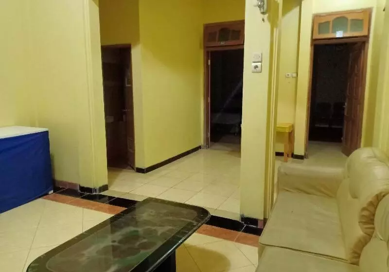 Hotelli Villa Al Barokah Syariah Family Mitra Reddoorz Near Sarangan Lake