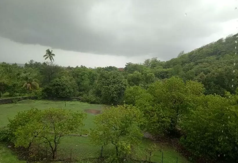 ペンション Shreyas Guest House   Tatkare Villa