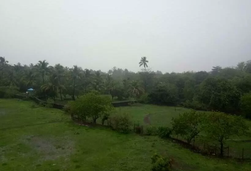 ペンション Shreyas Guest House   Tatkare Villa