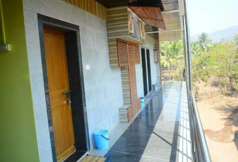 ペンション Shreyas Guest House   Tatkare Villa