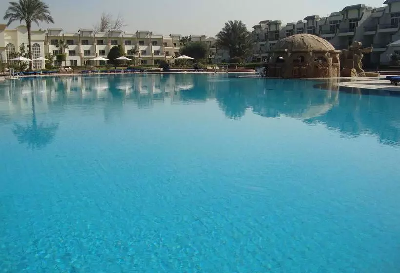 Cataract Pyramids Resort