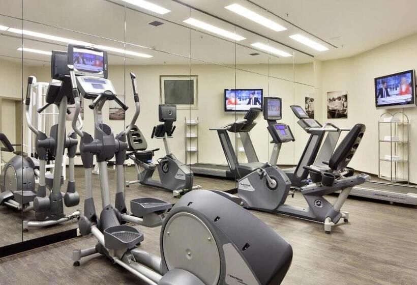 هتل Courtyard By Marriott Hannover Maschsee