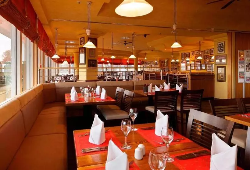 Отель Courtyard By Marriott Hannover Maschsee