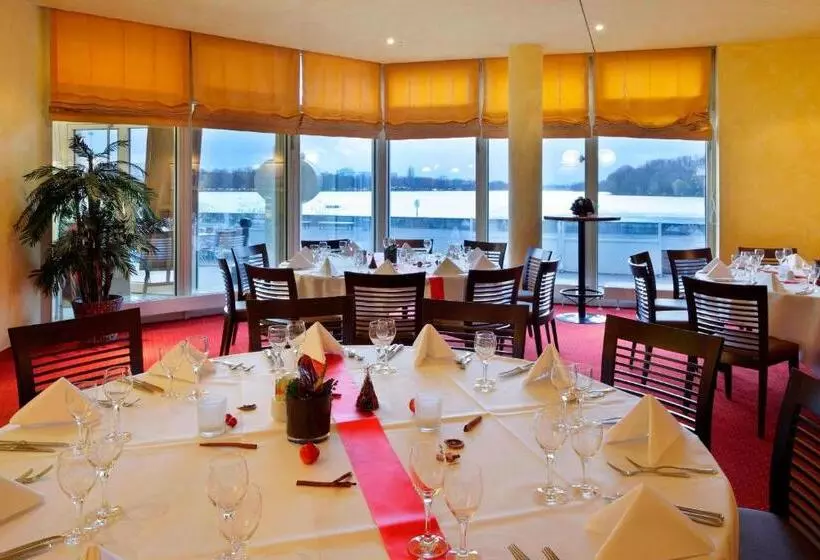 Отель Courtyard By Marriott Hannover Maschsee