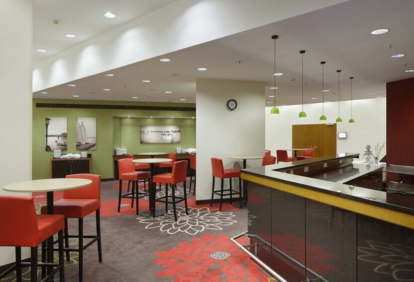 هتل Courtyard By Marriott Hannover Maschsee