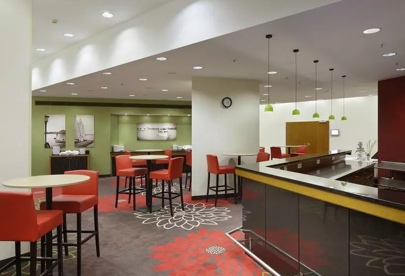 Отель Courtyard By Marriott Hannover Maschsee