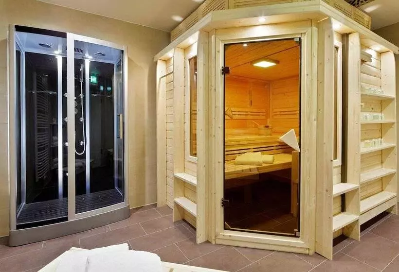 Отель Courtyard By Marriott Hannover Maschsee