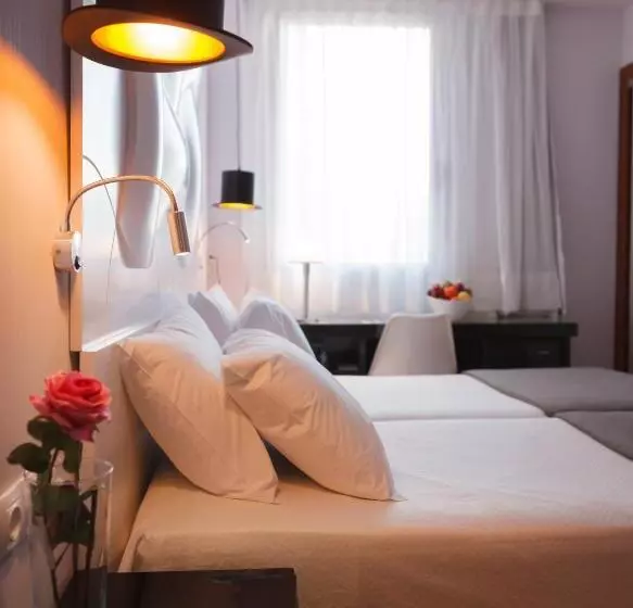 Отель Evenia Rocafort