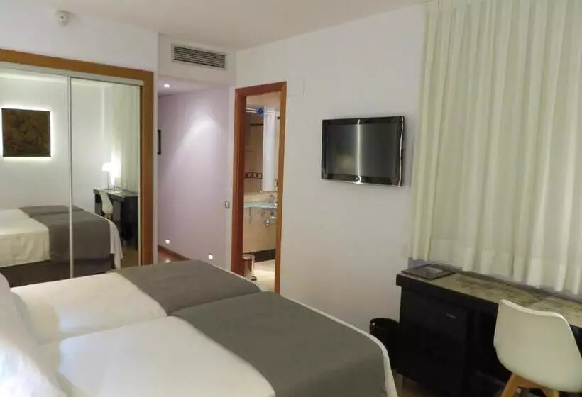 Отель Evenia Rocafort