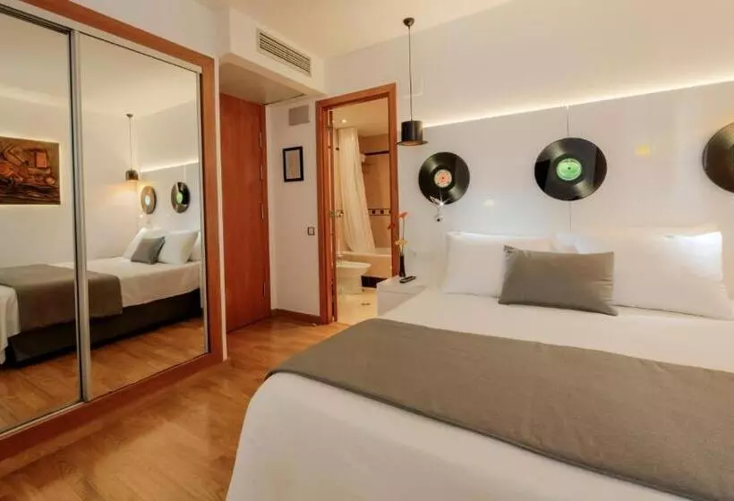 Отель Evenia Rocafort