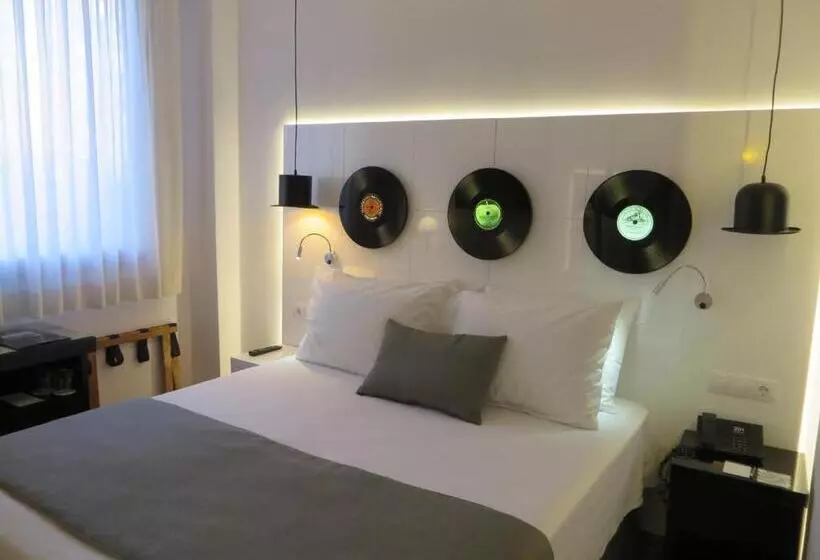 Отель Evenia Rocafort