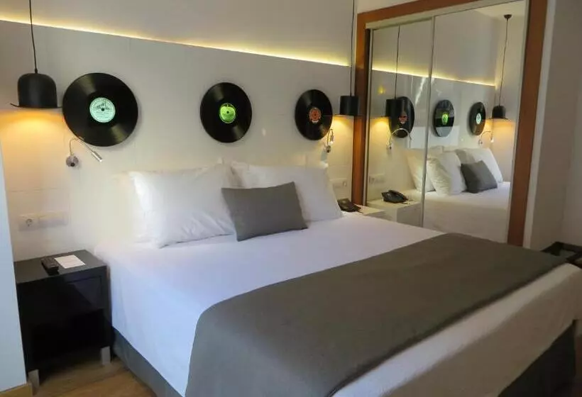 Отель Evenia Rocafort