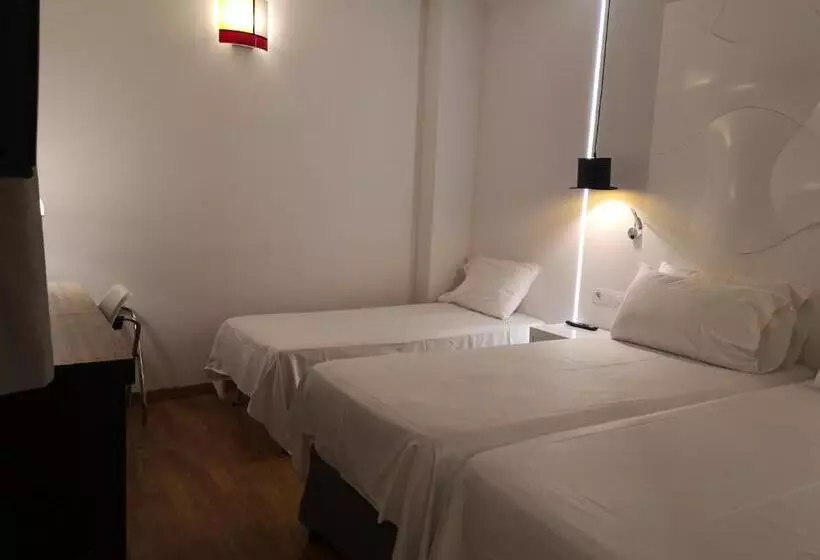 Отель Evenia Rocafort