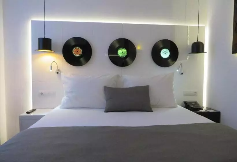 Отель Evenia Rocafort