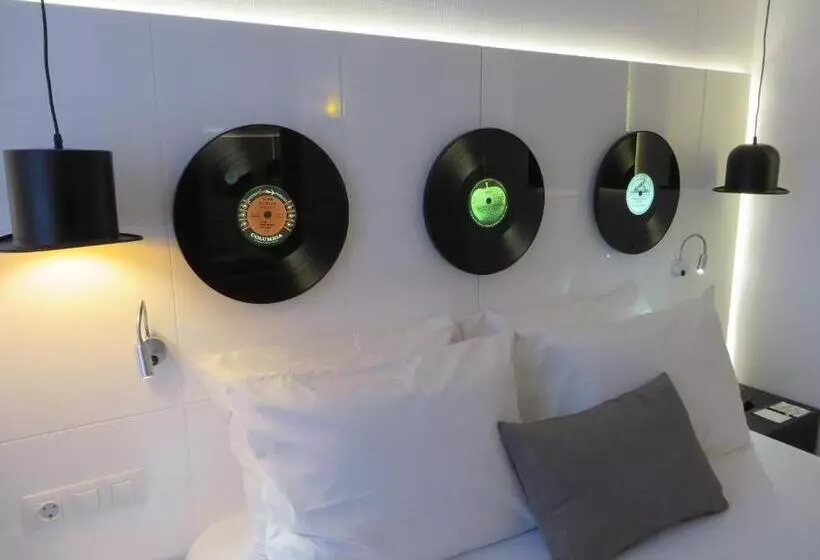 Отель Evenia Rocafort