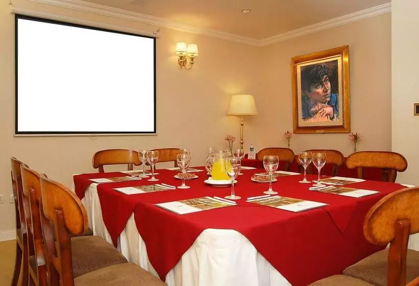 호텔 Howard Johnson By Wyndham 9 De Julio Avenue