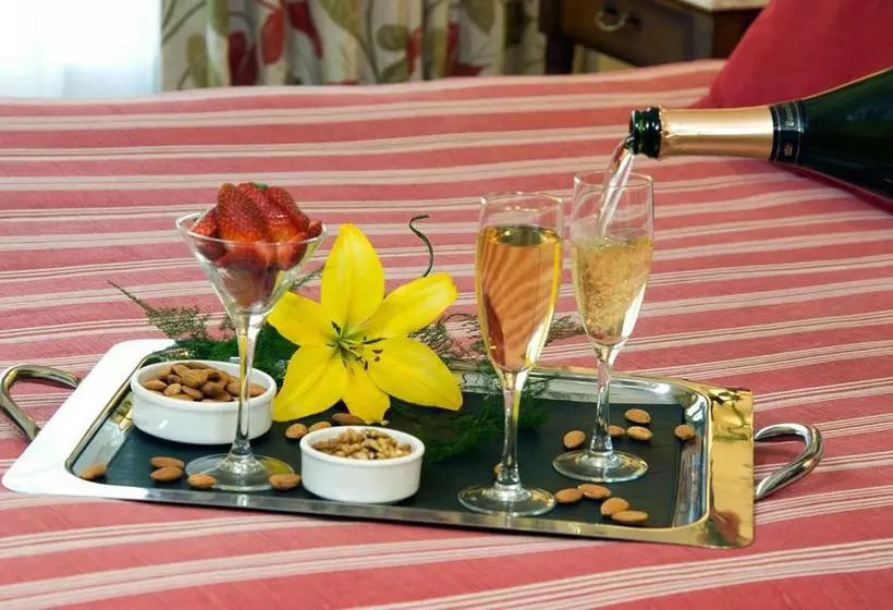 호텔 Howard Johnson By Wyndham 9 De Julio Avenue