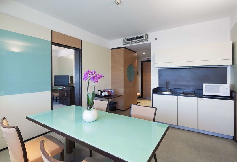 Otel NH Venezia Laguna Palace