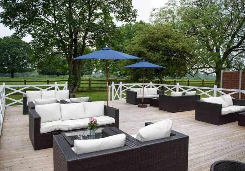 فندق Woughton House