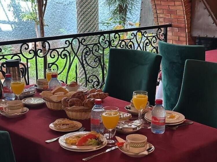 ホテル Ourida Urban