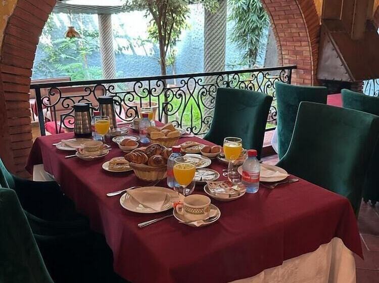 ホテル Ourida Urban