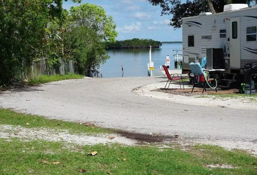 ホテル Chokoloskee Island Park And Marina